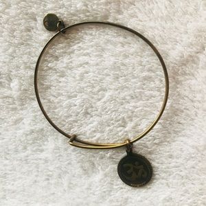 💙 Alex & Ani Aum Bracelet